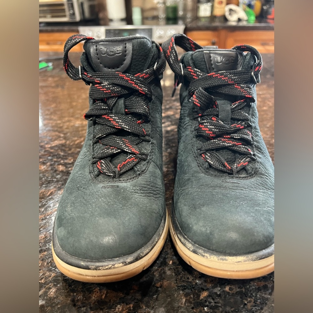 UGG SHOES | Lakesider Ankle Women’s Sneaker Boot Size 6